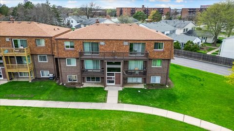 Tiny photo for 124 Boardwalk Street #2E, Elk Grove Village, IL 60007 (MLS # 12620571)