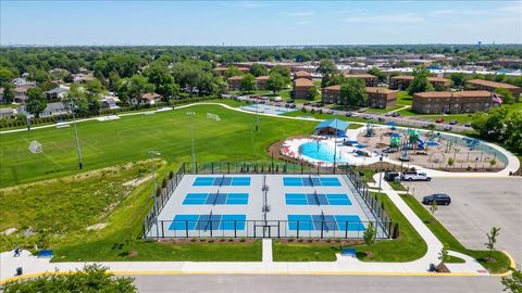 Tiny photo for 124 Boardwalk Street #2E, Elk Grove Village, IL 60007 (MLS # 12620571)