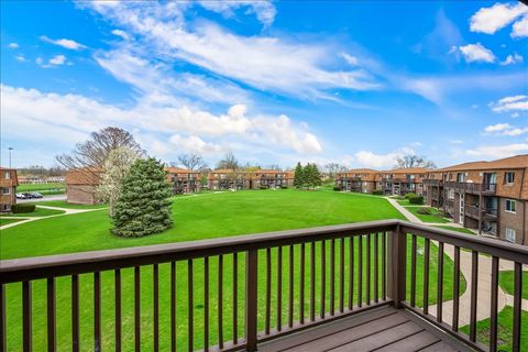 Tiny photo for 124 Boardwalk Street #2E, Elk Grove Village, IL 60007 (MLS # 12620571)