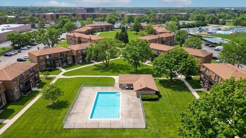 Tiny photo for 124 Boardwalk Street #2E, Elk Grove Village, IL 60007 (MLS # 12620571)