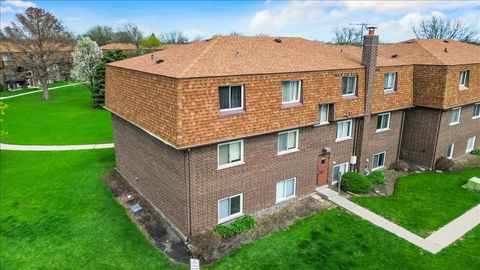 Tiny photo for 124 Boardwalk Street #2E, Elk Grove Village, IL 60007 (MLS # 12620571)