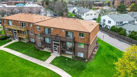 Tiny photo for 124 Boardwalk Street #2E, Elk Grove Village, IL 60007 (MLS # 12620571)