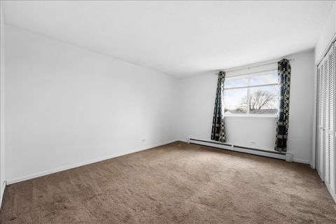 Tiny photo for 124 Boardwalk Street #2E, Elk Grove Village, IL 60007 (MLS # 12620571)