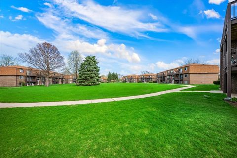 Tiny photo for 124 Boardwalk Street #2E, Elk Grove Village, IL 60007 (MLS # 12620571)