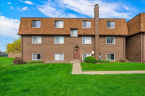 Tiny photo for 124 Boardwalk Street #2E, Elk Grove Village, IL 60007 (MLS # 12620571)