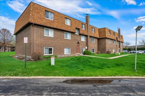 Tiny photo for 124 Boardwalk Street #2E, Elk Grove Village, IL 60007 (MLS # 12620571)
