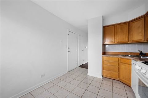 Tiny photo for 124 Boardwalk Street #2E, Elk Grove Village, IL 60007 (MLS # 12620571)