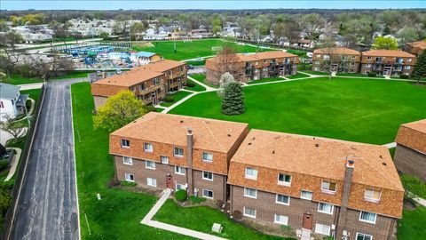 Tiny photo for 124 Boardwalk Street #2E, Elk Grove Village, IL 60007 (MLS # 12620571)