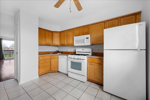 Tiny photo for 124 Boardwalk Street #2E, Elk Grove Village, IL 60007 (MLS # 12620571)