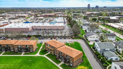 Tiny photo for 124 Boardwalk Street #2E, Elk Grove Village, IL 60007 (MLS # 12620571)