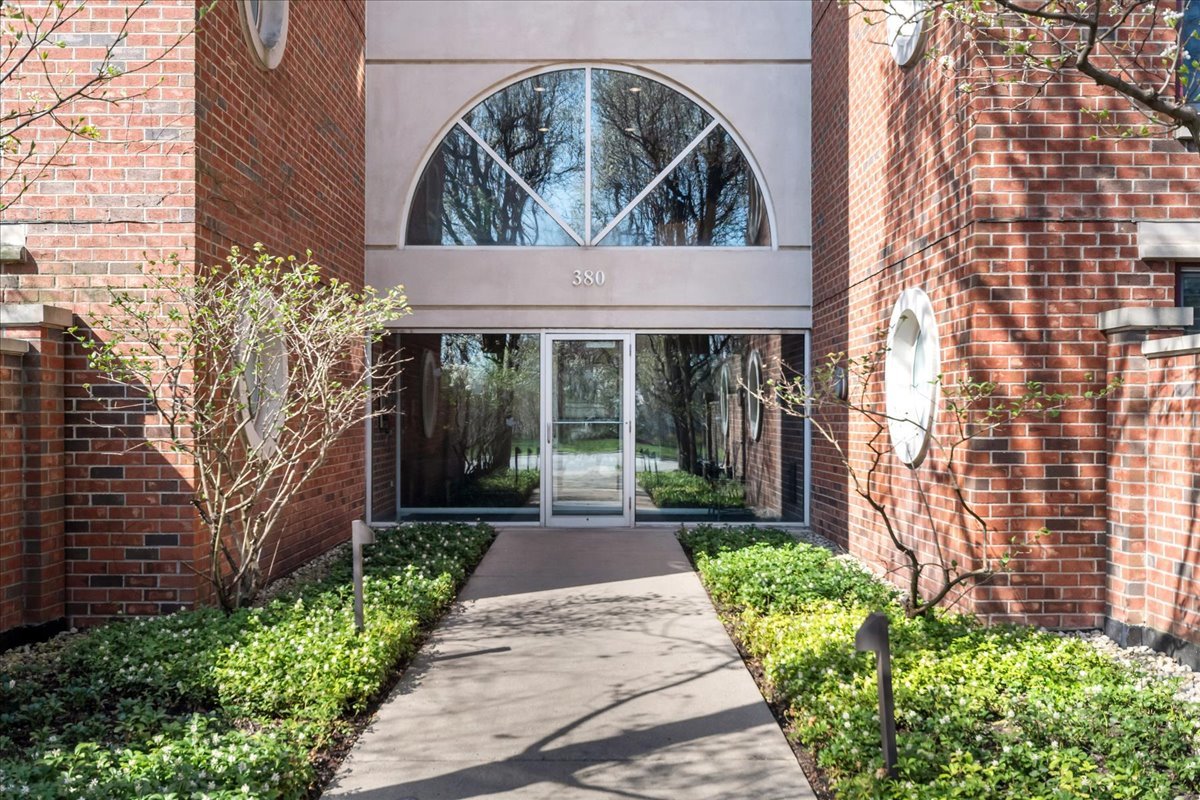 380 Green Bay Road 4D