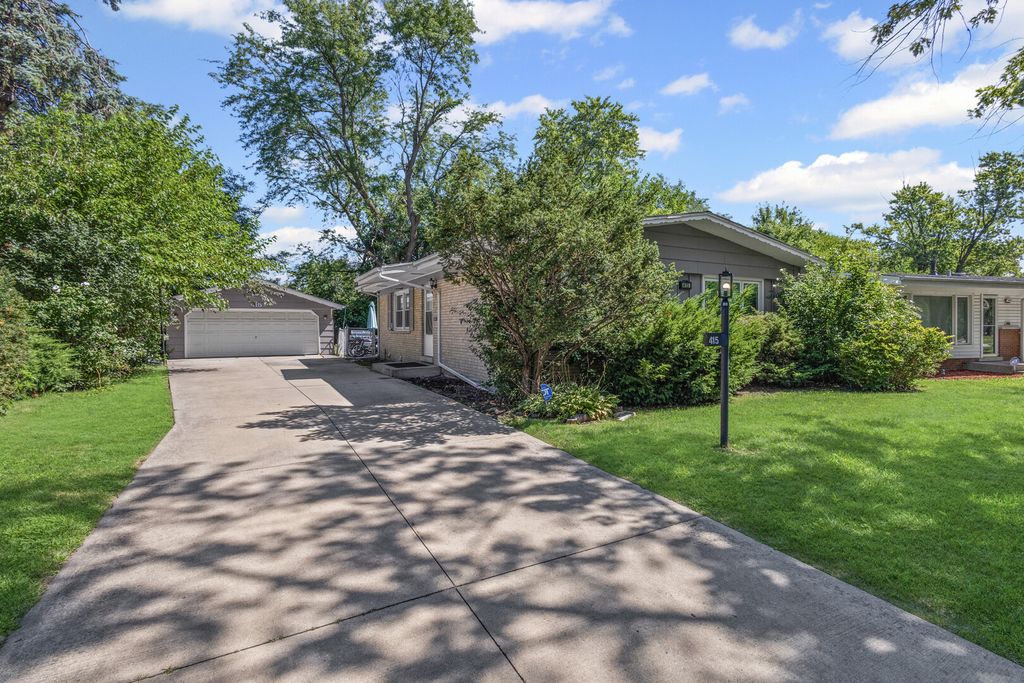 Photo for 415 W Holly Court, Glenwood, IL 60425 (MLS # 12452508)