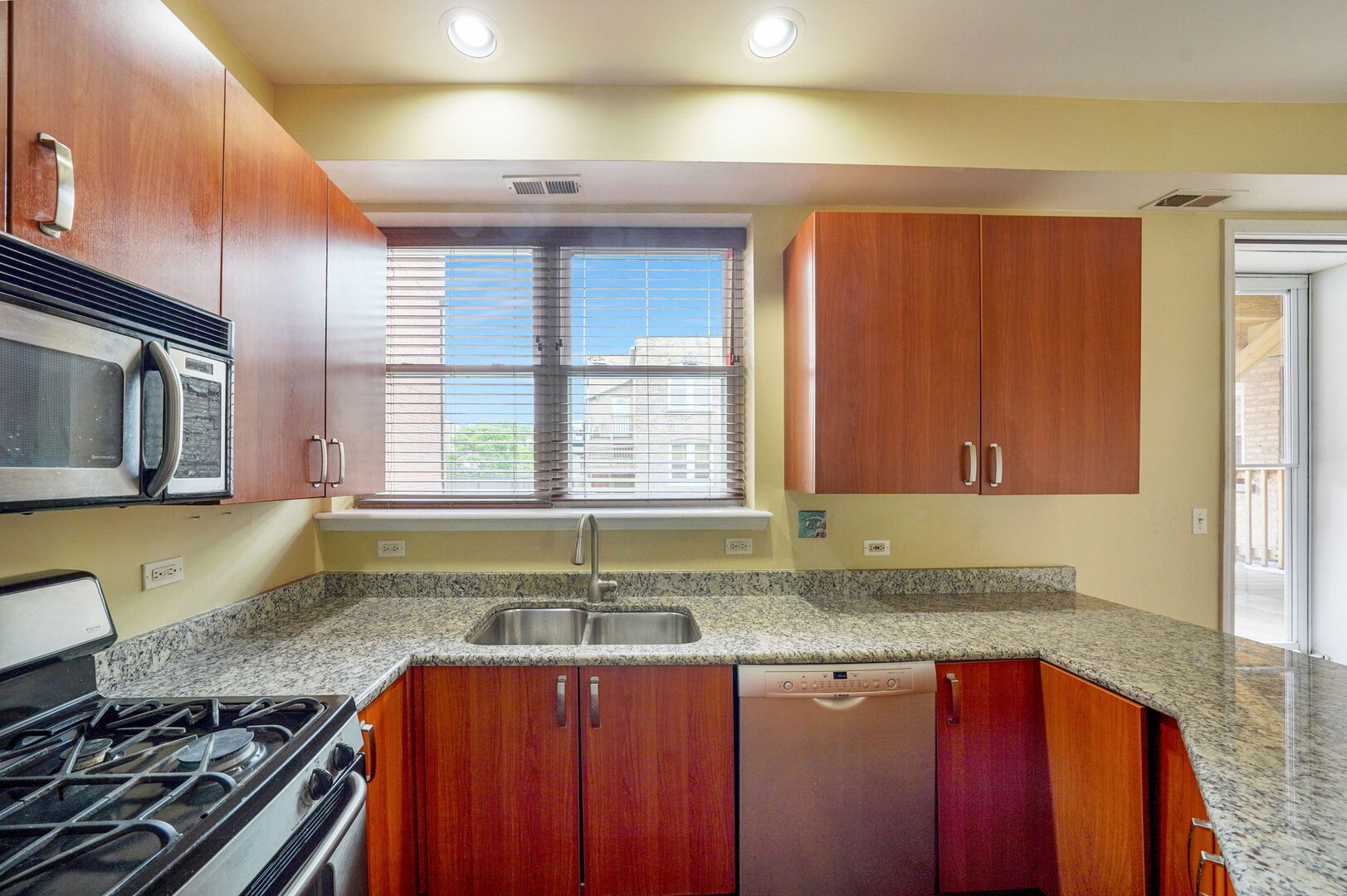 3002 W Montrose Avenue 2A