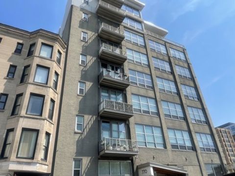770 W Gladys Avenue 207 Chicago IL 60661