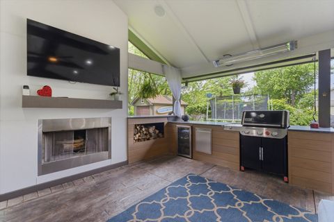 Tiny photo for 619 W Weathersfield Way, Schaumburg, IL 60193 (MLS # 12659268)