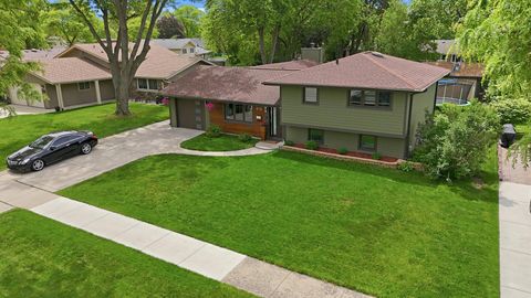 Tiny photo for 619 W Weathersfield Way, Schaumburg, IL 60193 (MLS # 12659268)