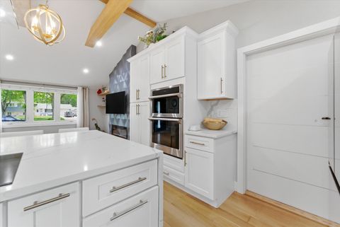 Tiny photo for 619 W Weathersfield Way, Schaumburg, IL 60193 (MLS # 12659268)
