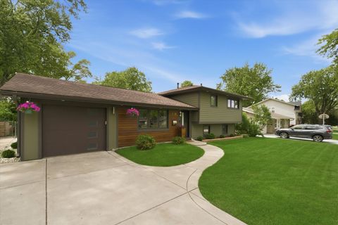 Tiny photo for 619 W Weathersfield Way, Schaumburg, IL 60193 (MLS # 12659268)