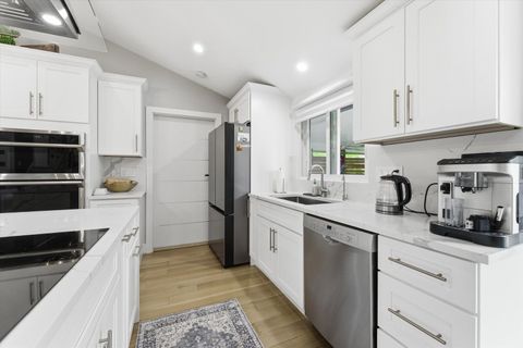 Tiny photo for 619 W Weathersfield Way, Schaumburg, IL 60193 (MLS # 12659268)
