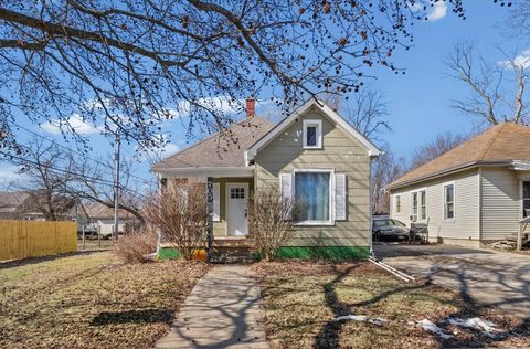 Photo of 705 N Elm Street, Champaign, IL 61820 (MLS # 12567588)
