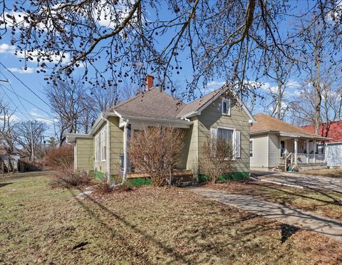 Tiny photo for 705 N Elm Street, Champaign, IL 61820 (MLS # 12567588)