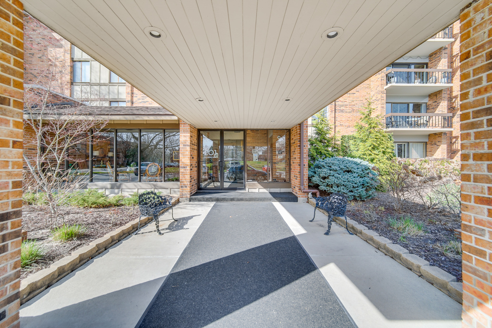 201 Lake Hinsdale Drive 404