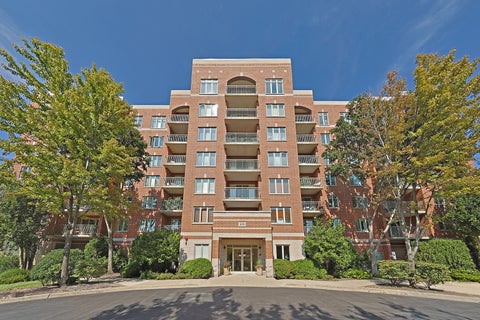 Photo of 370 S Western Avenue #701, Des Plaines, IL 60016 (MLS # 12768085)