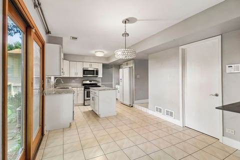 Tiny photo for 702 Buffalo Circle, Carol Stream, IL 60188 (MLS # 12710290)