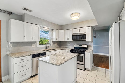 Tiny photo for 702 Buffalo Circle, Carol Stream, IL 60188 (MLS # 12710290)