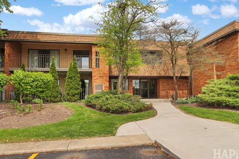 Tiny photo for 70 OLD OAK Drive #124, Buffalo Grove, IL 60089 (MLS # 12649851)