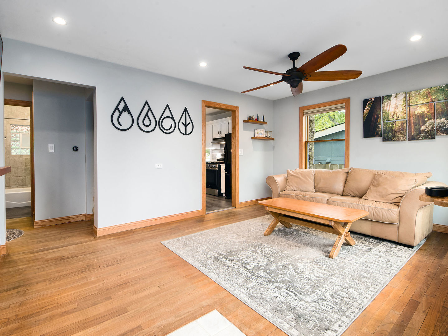 116 N Prairie Avenue