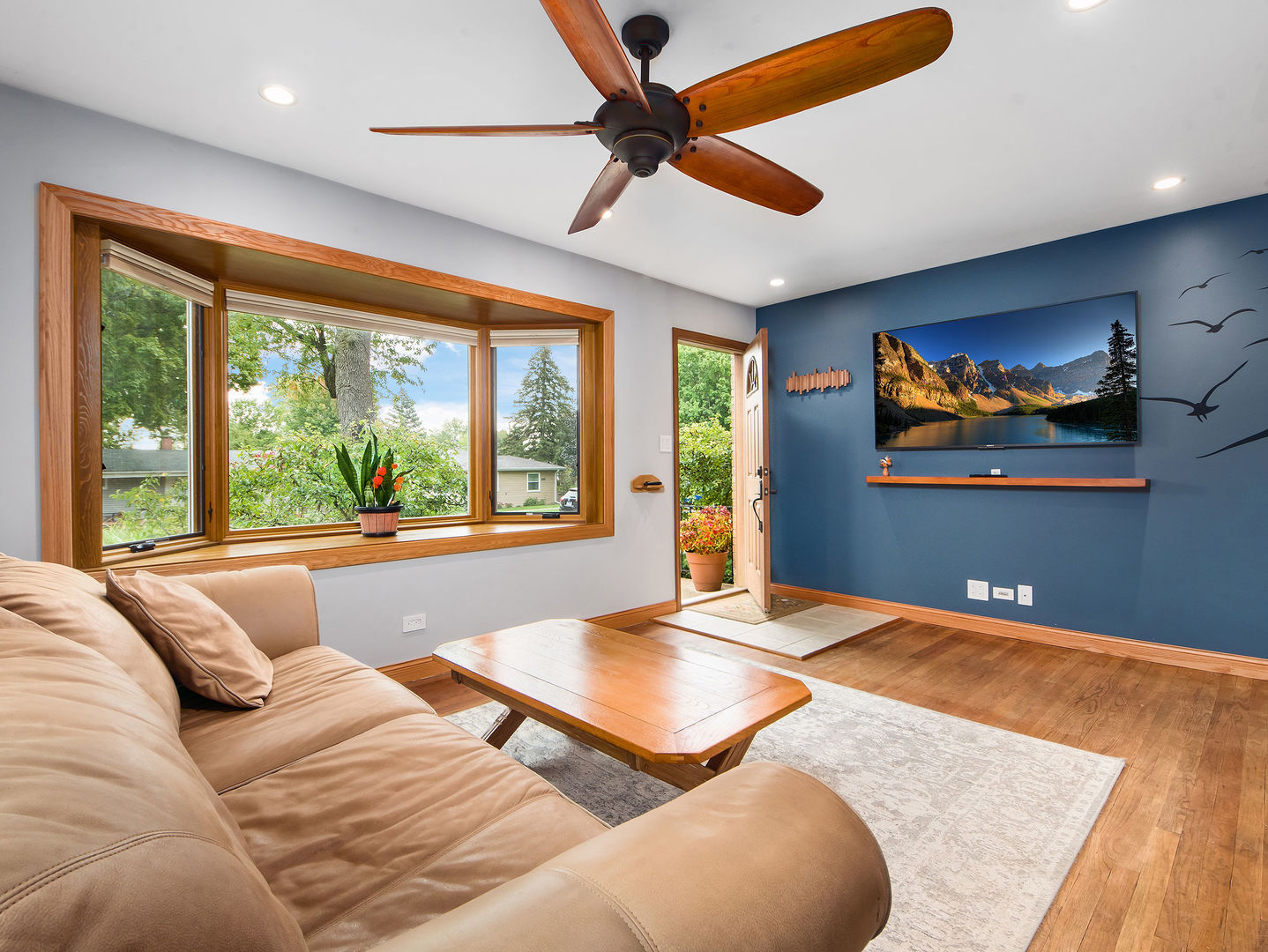 116 N Prairie Avenue