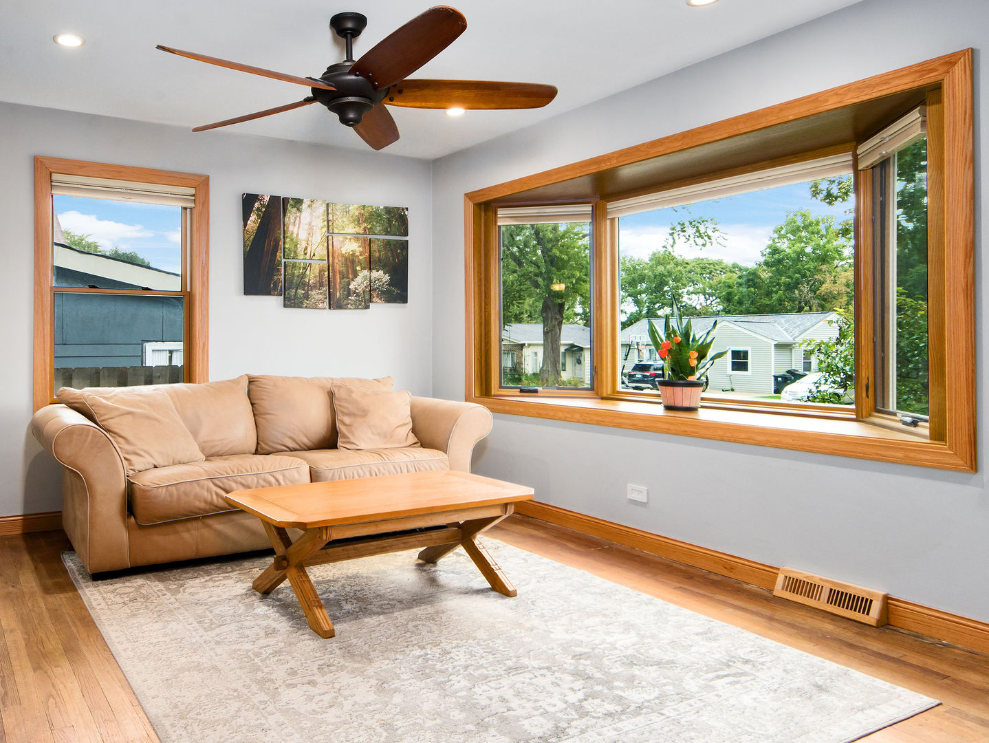 116 N Prairie Avenue