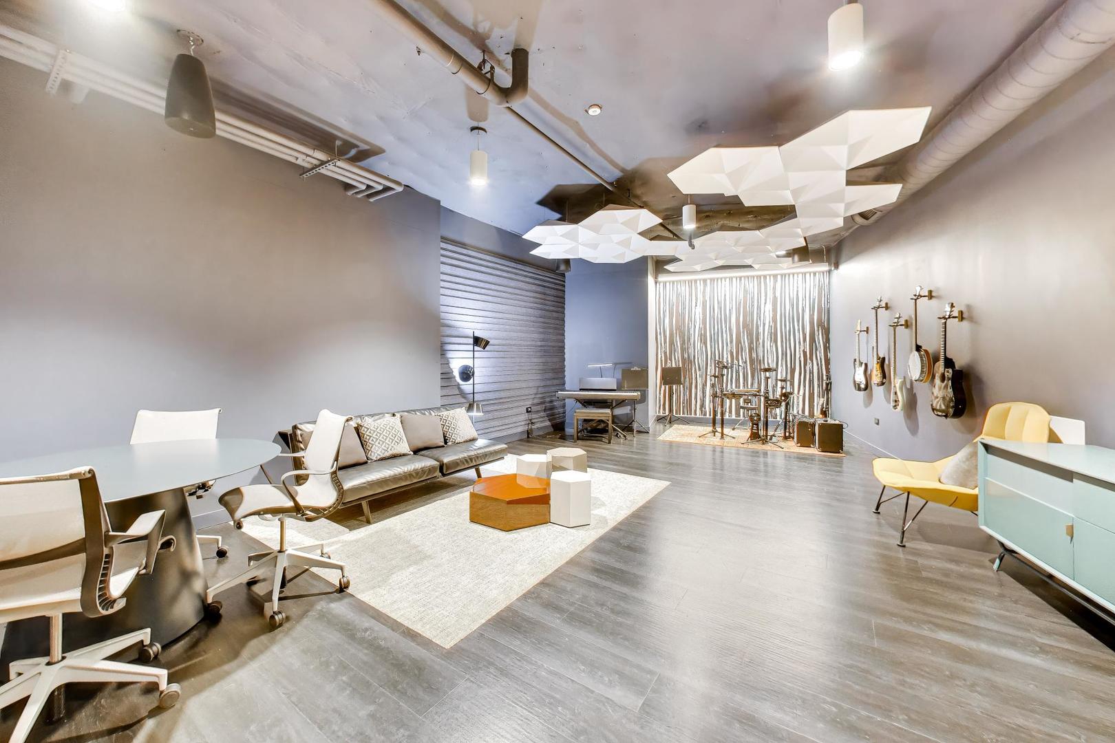 211 N Harbor Drive 1005