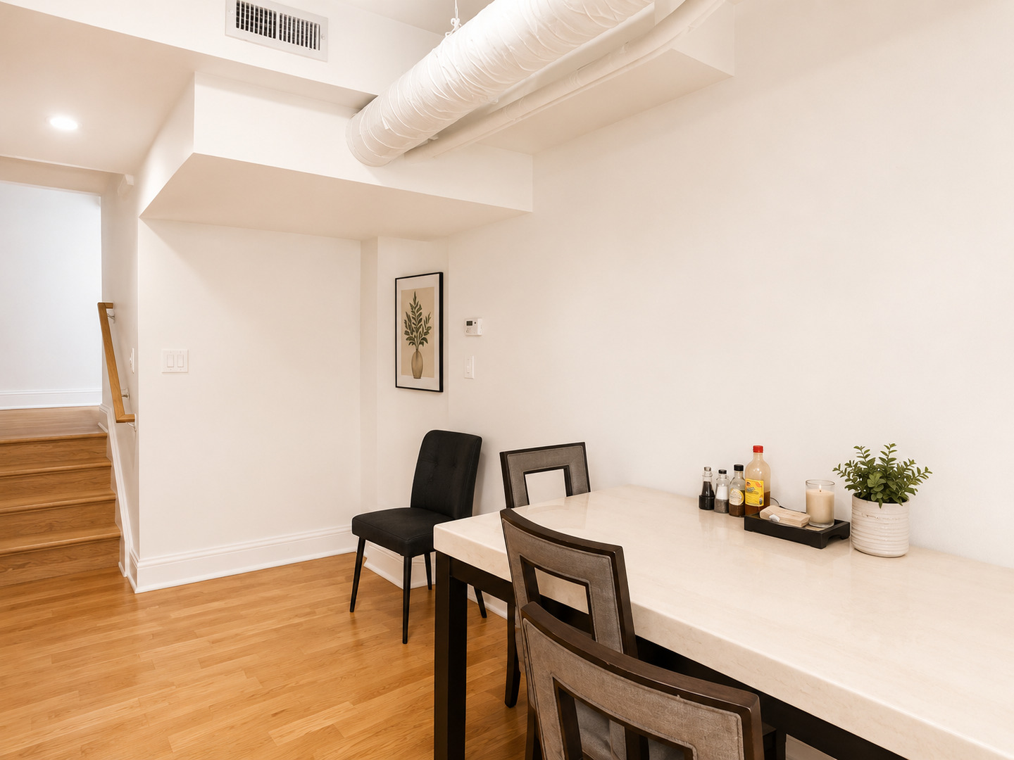 681 1/2 W Wrightwood Avenue 1W
