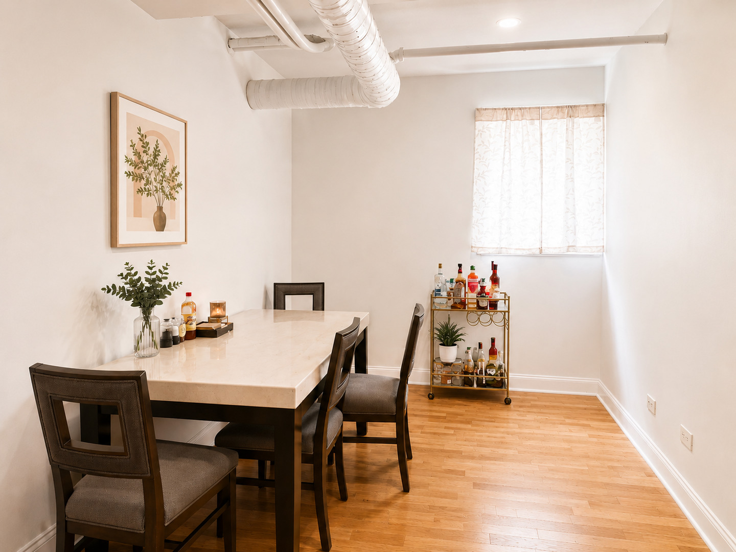 681 1/2 W Wrightwood Avenue 1W