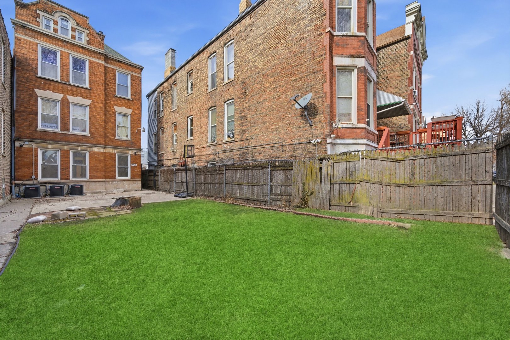 2420 S Sawyer Avenue