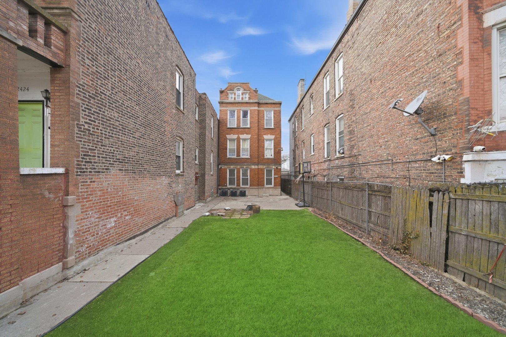 2420 S Sawyer Avenue