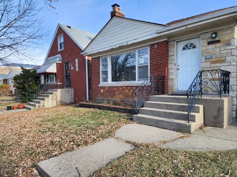 Tiny photo for 6327 N Kedzie Avenue, Chicago, IL 60659 (MLS # 12539902)