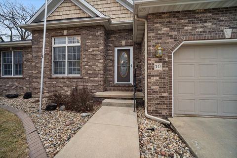 Tiny photo for 10 Timbers Court, Bloomington, IL 61701 (MLS # 12548259)