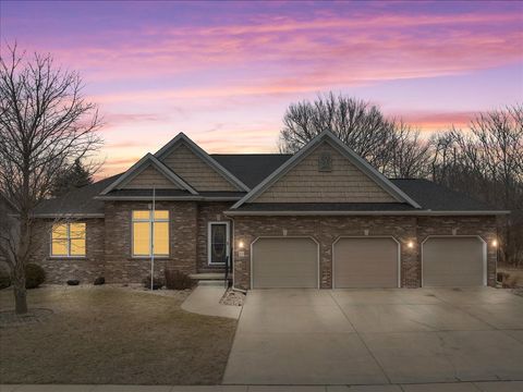 Tiny photo for 10 Timbers Court, Bloomington, IL 61701 (MLS # 12548259)