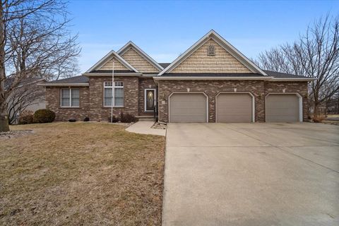 Photo of 10 Timbers Court, Bloomington, IL 61701 (MLS # 12548259)