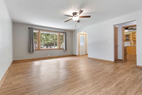 Tiny photo for 625 Park Street, East Dundee, IL 60118 (MLS # 12446787)