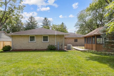Tiny photo for 625 Park Street, East Dundee, IL 60118 (MLS # 12446787)