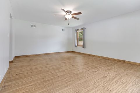 Tiny photo for 625 Park Street, East Dundee, IL 60118 (MLS # 12446787)
