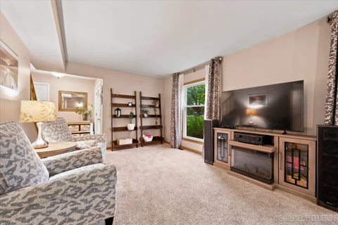Tiny photo for 452 N Glengarry Drive, Geneva, IL 60134 (MLS # 12681040)