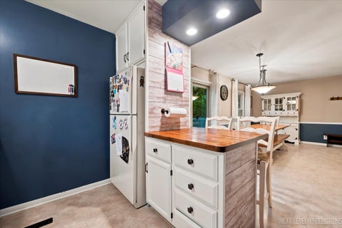 Tiny photo for 452 N Glengarry Drive, Geneva, IL 60134 (MLS # 12681040)
