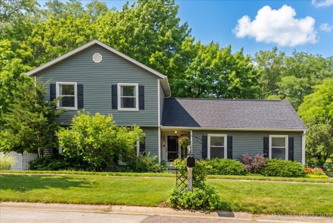 Photo of 452 N Glengarry Drive, Geneva, IL 60134 (MLS # 12681040)