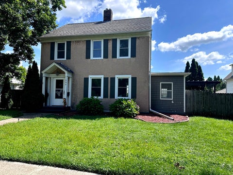 Photo of 1005 3rd Street, Clinton, IA 52732 (MLS # 12743436)