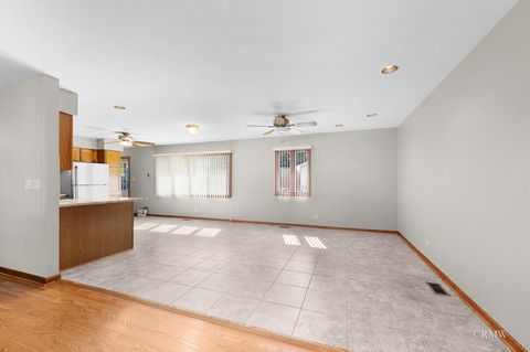 Tiny photo for 365 Washington Boulevard, Hoffman Estates, IL 60169 (MLS # 12542351)